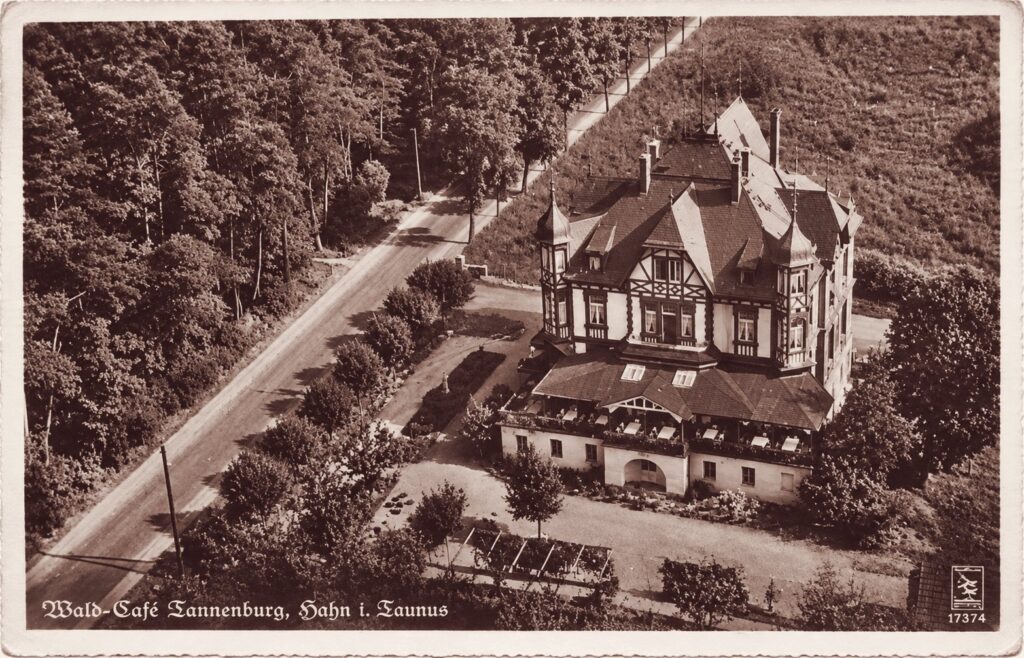 Alte Postkarte: Wald-Café Tannenburg in Hahn aus der Luft